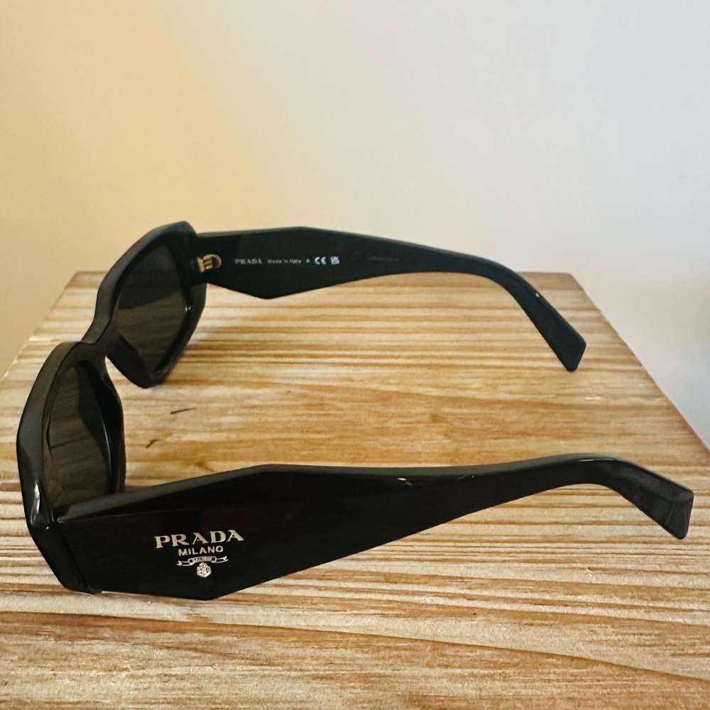 Black Rectangular Sunglasses - image 6
